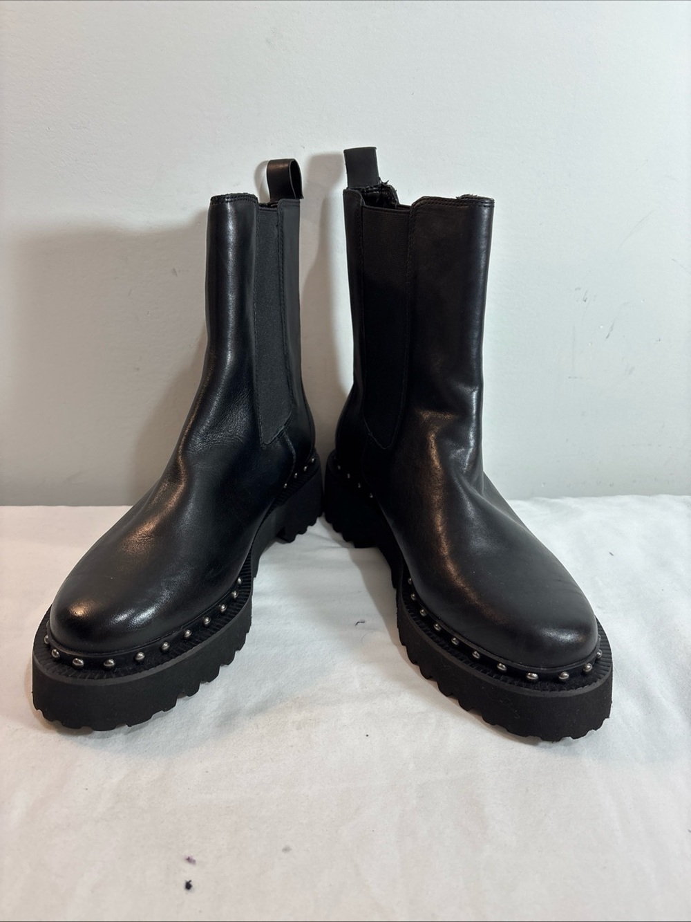 Vince Camuto Women’s Black Platform Chelsea Boots with Stud Trim. 8/30 - Picture 7 of 10